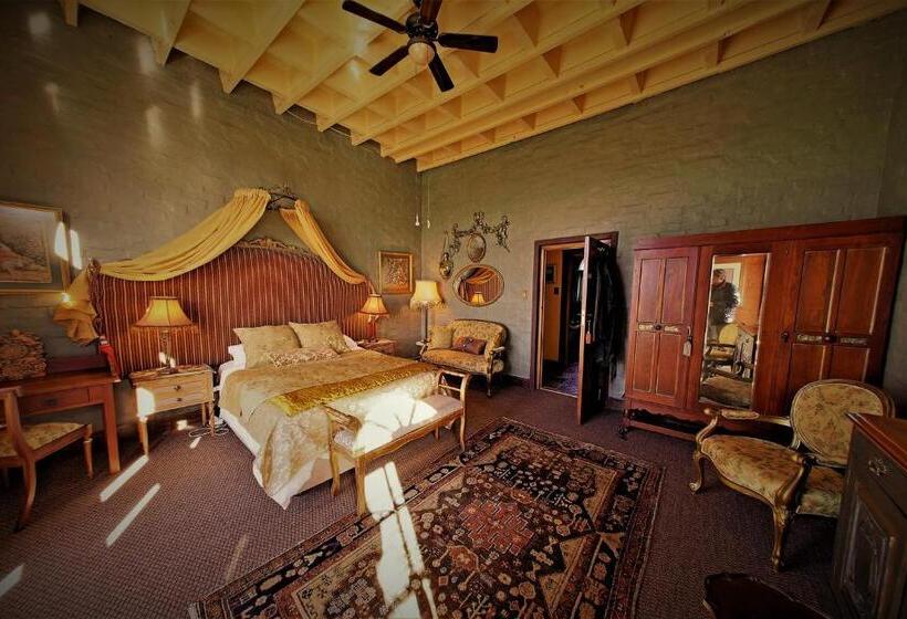 פנסיון Bygracealone Manor