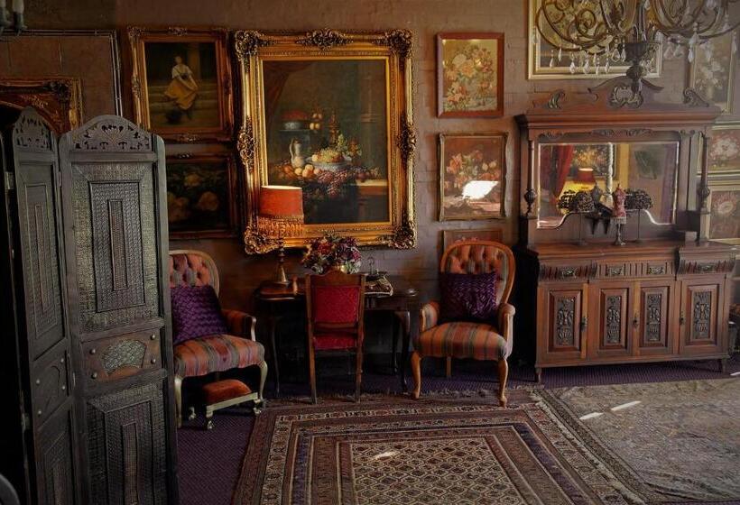 פנסיון Bygracealone Manor