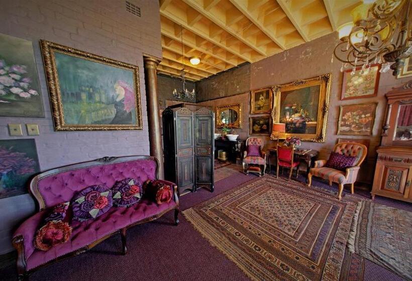 פנסיון Bygracealone Manor