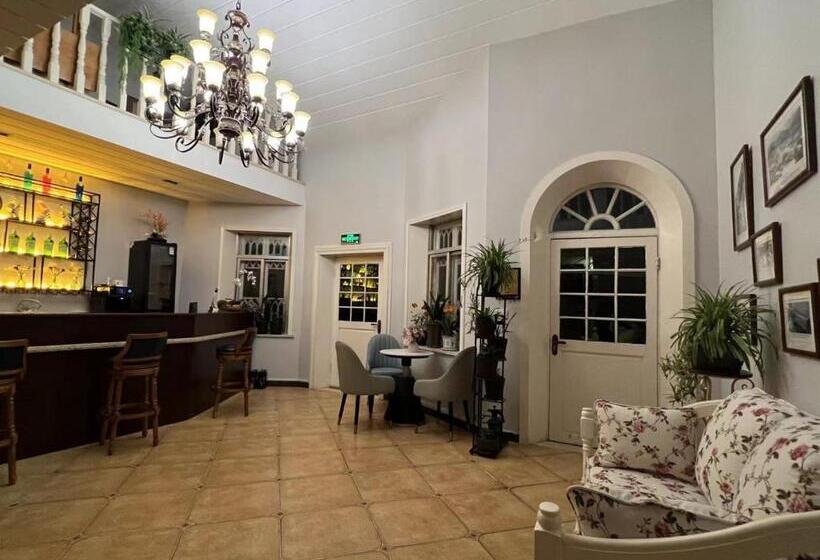 Pension (Hôtel basse catégorie) Wesley Rosegarden 庐山卫斯里玫瑰园别墅