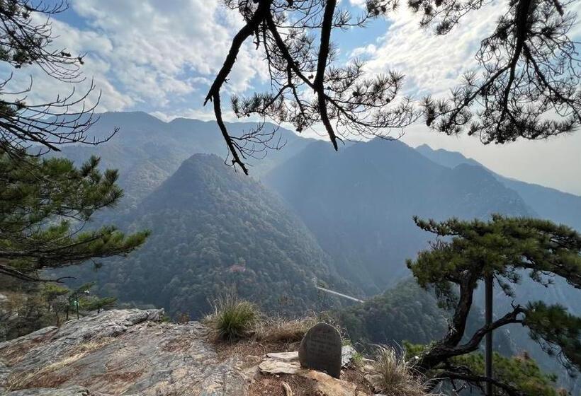 Pensiune Wesley Rosegarden 庐山卫斯里玫瑰园别墅