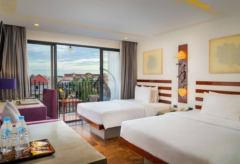 استراحتگاه Odyssey Tara