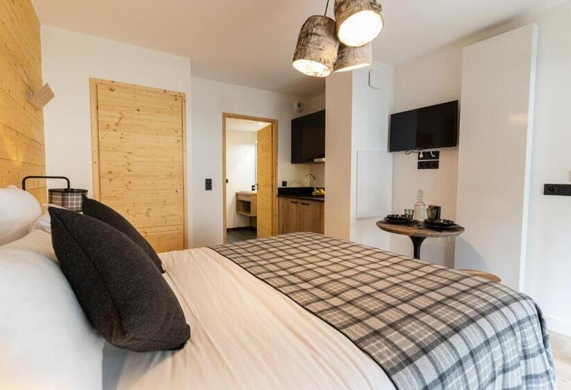 Roches Blanches By Daddy Pool Terresens