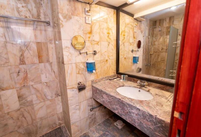 فندق برج العالم