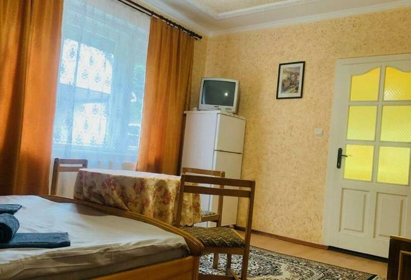 هاستل над річкою