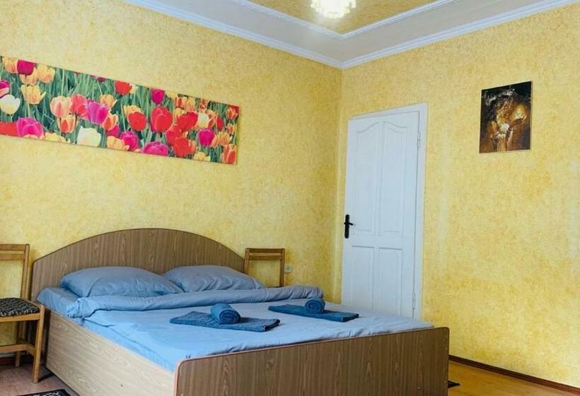 هاستل над річкою