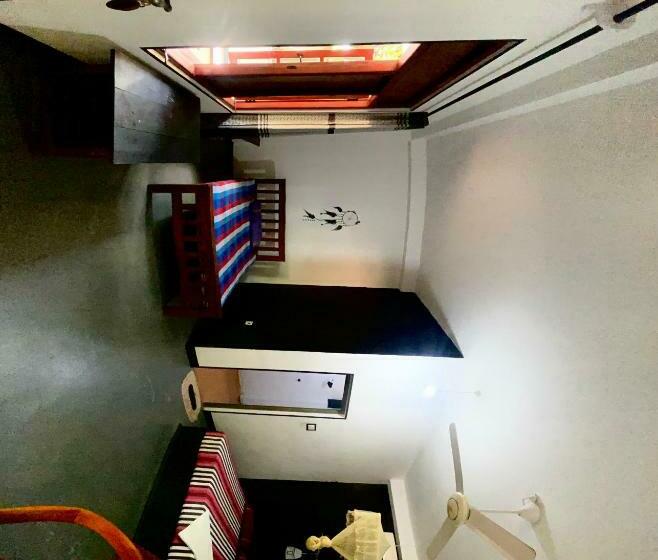 Отель The Royal Garden