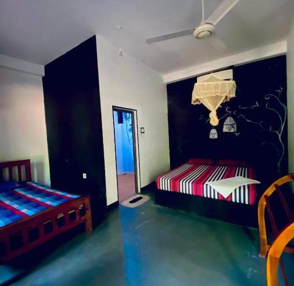 Отель The Royal Garden