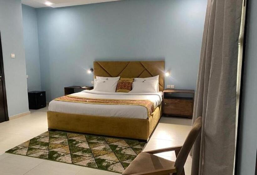 فندق Breezes Beach Resort