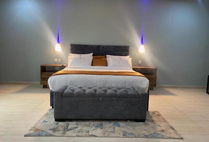 فندق Breezes Beach Resort