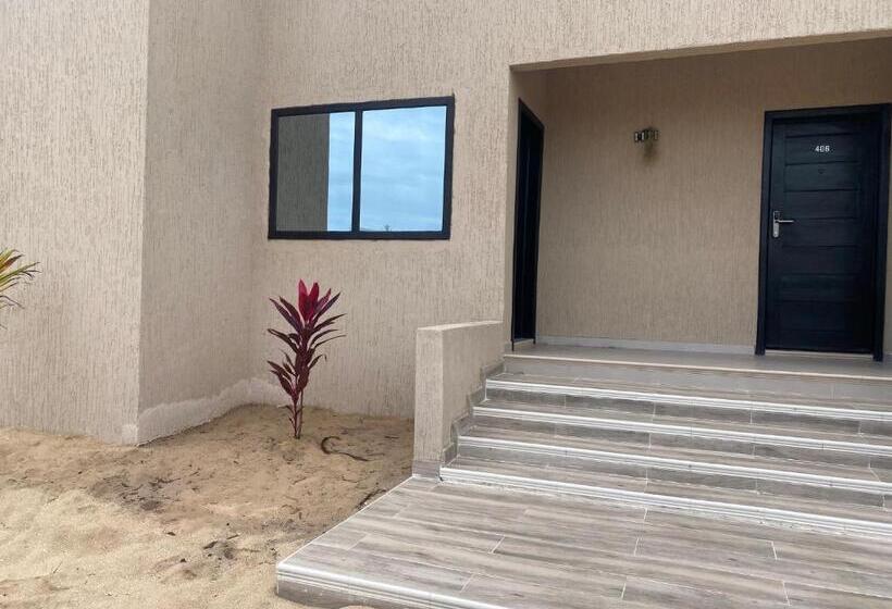 فندق Breezes Beach Resort