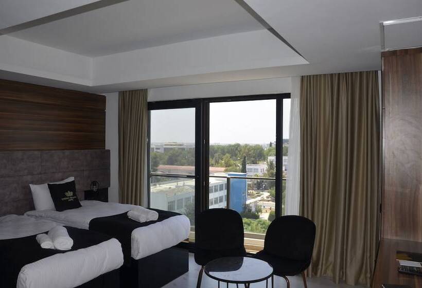 בית מלון כפרי Crown Salamis