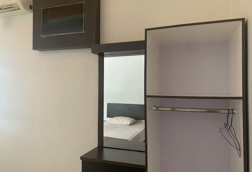 בית מלון כפרי Express O 91662 Kost Rumah Kaca