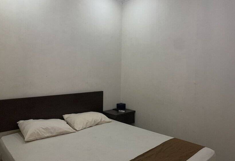 בית מלון כפרי Express O 91662 Kost Rumah Kaca