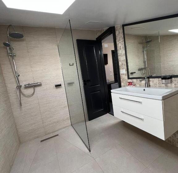 Отель Noblesse Bacău