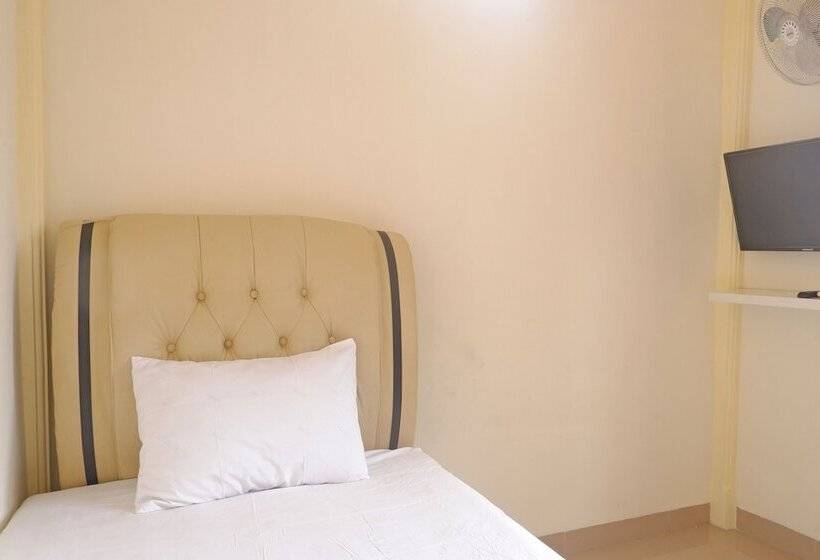 בית מלון כפרי Oyo 92632 Kost Pondok Kito