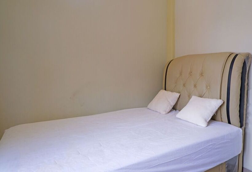 בית מלון כפרי Oyo 92632 Kost Pondok Kito