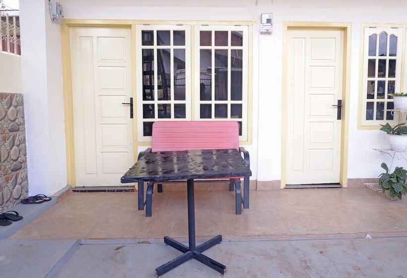 בית מלון כפרי Oyo 92632 Kost Pondok Kito