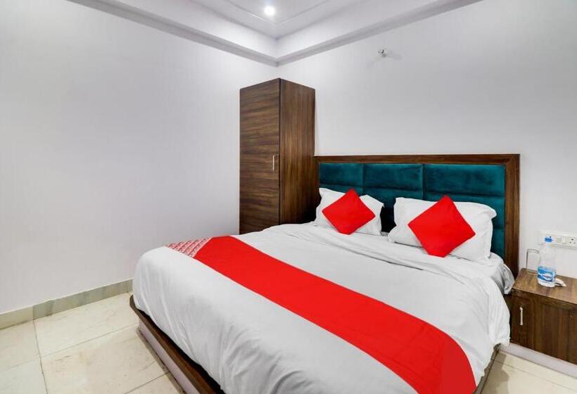 בית מלון כפרי Oyo Flagship 81470 Annu Residency