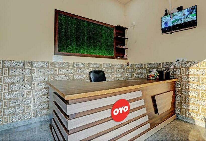 Отель Oyo Flagship The Crown Plaza