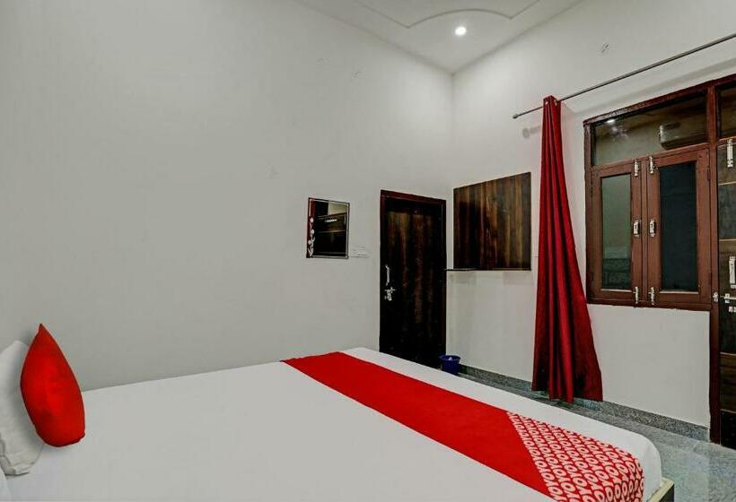 Отель Oyo Flagship The Crown Plaza