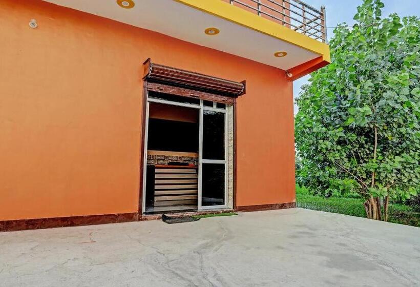 Отель Oyo Flagship The Crown Plaza