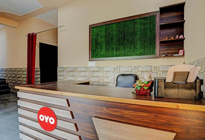 Отель Oyo Flagship The Crown Plaza