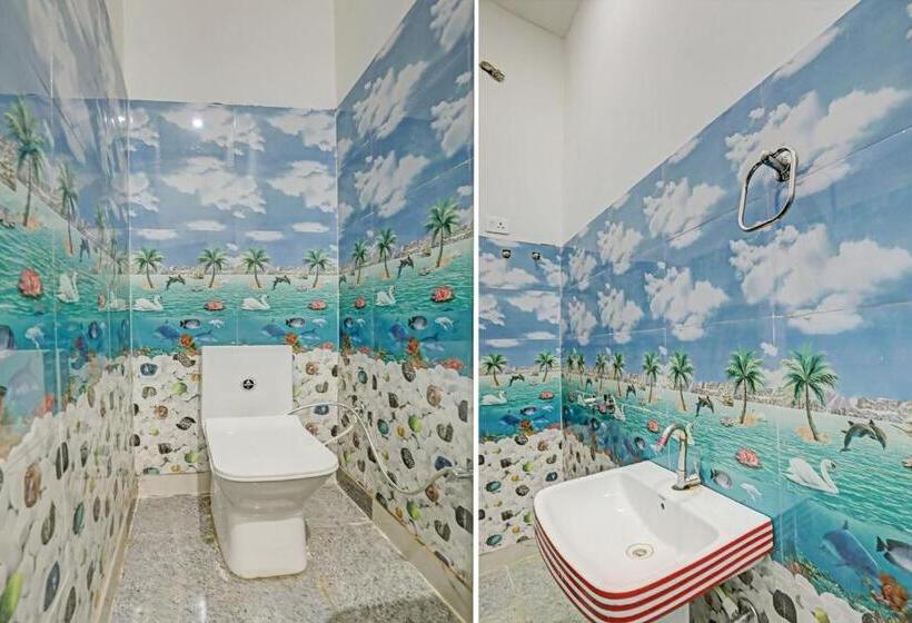 Отель Oyo Flagship The Crown Plaza