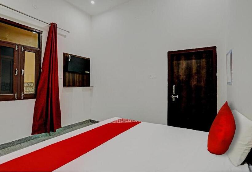 Отель Oyo Flagship The Crown Plaza