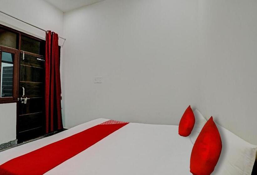 Отель Oyo Flagship The Crown Plaza