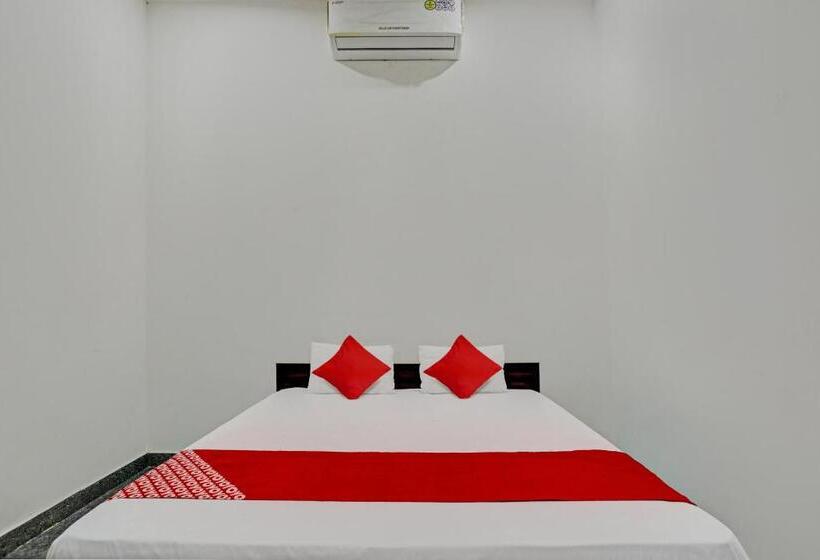 Отель Oyo Flagship The Crown Plaza