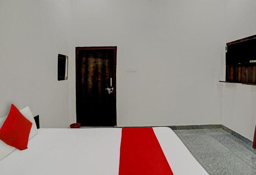 Отель Oyo Flagship The Crown Plaza