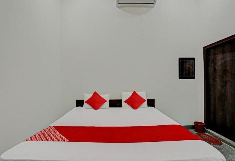 Отель Oyo Flagship The Crown Plaza