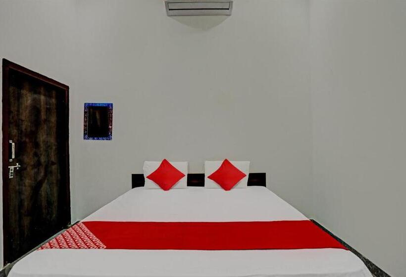 Отель Oyo Flagship The Crown Plaza