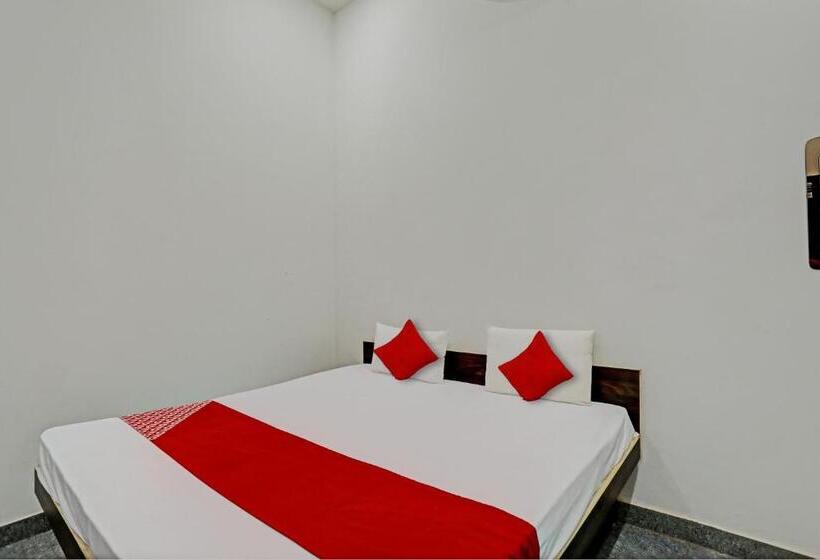 Отель Oyo Flagship The Crown Plaza