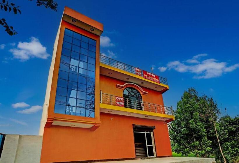 Отель Oyo Flagship The Crown Plaza