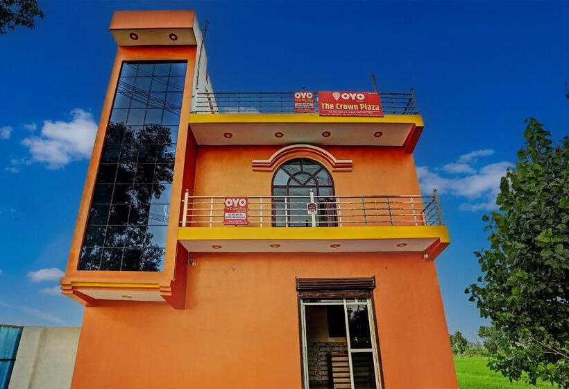 Отель Oyo Flagship The Crown Plaza