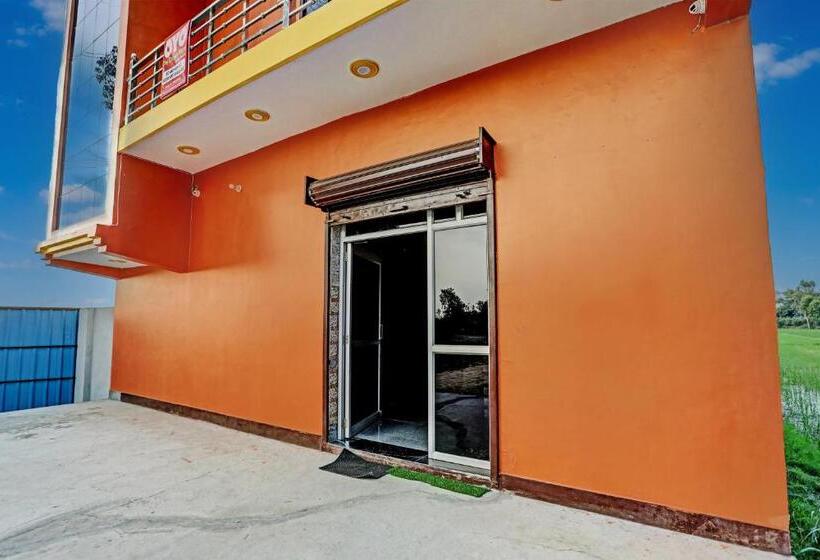 Отель Oyo Flagship The Crown Plaza