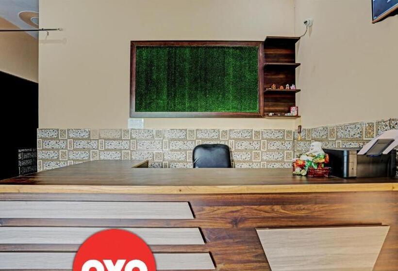 Отель Oyo Flagship The Crown Plaza