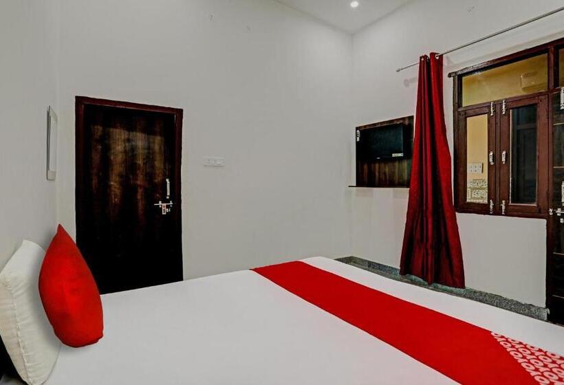 Отель Oyo Flagship The Crown Plaza