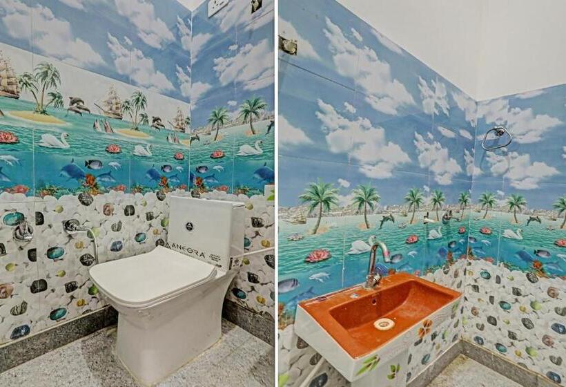 Отель Oyo Flagship The Crown Plaza