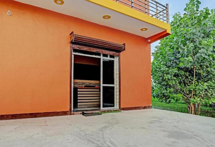 Отель Oyo Flagship The Crown Plaza