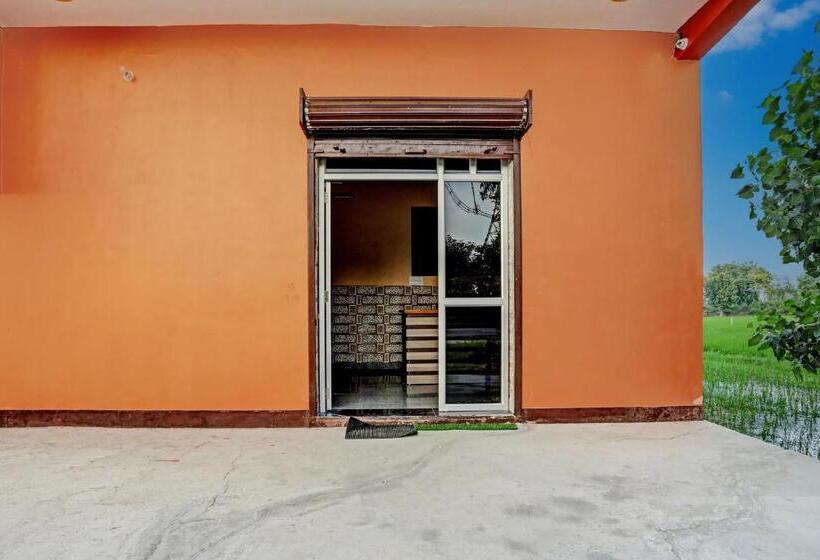 Отель Oyo Flagship The Crown Plaza