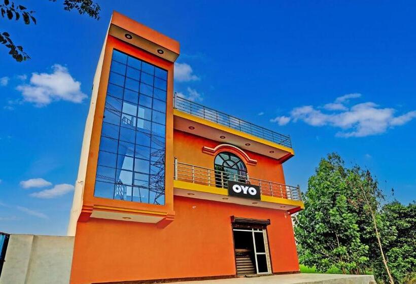 Отель Oyo Flagship The Crown Plaza