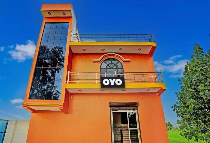 Отель Oyo Flagship The Crown Plaza