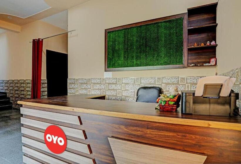 Отель Oyo Flagship The Crown Plaza