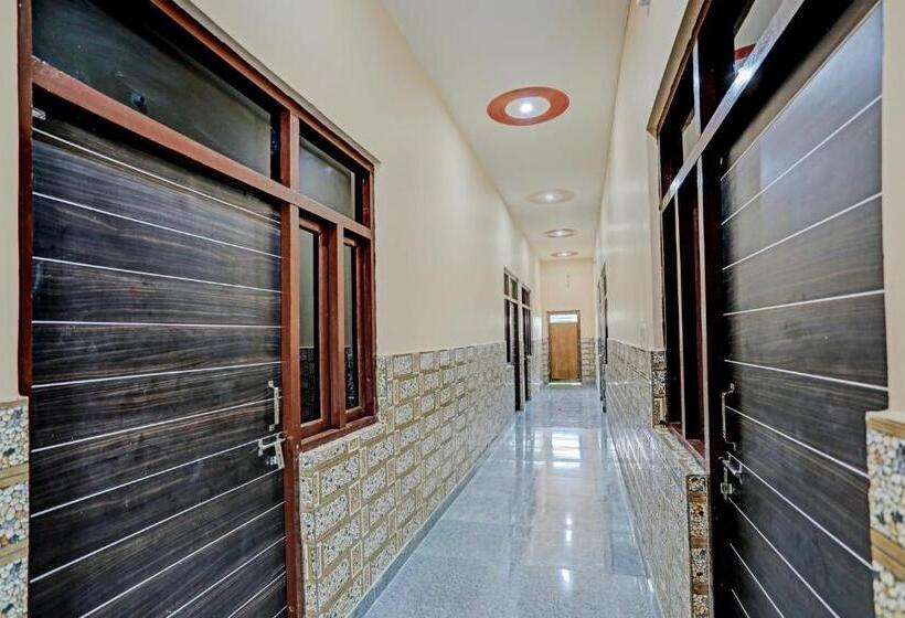 Отель Oyo Flagship The Crown Plaza