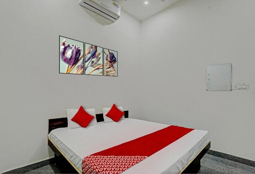 Отель Oyo Flagship The Crown Plaza