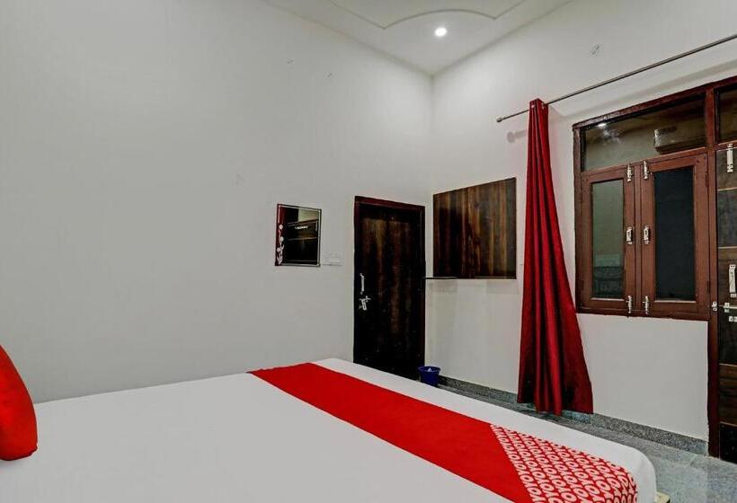 Отель Oyo Flagship The Crown Plaza