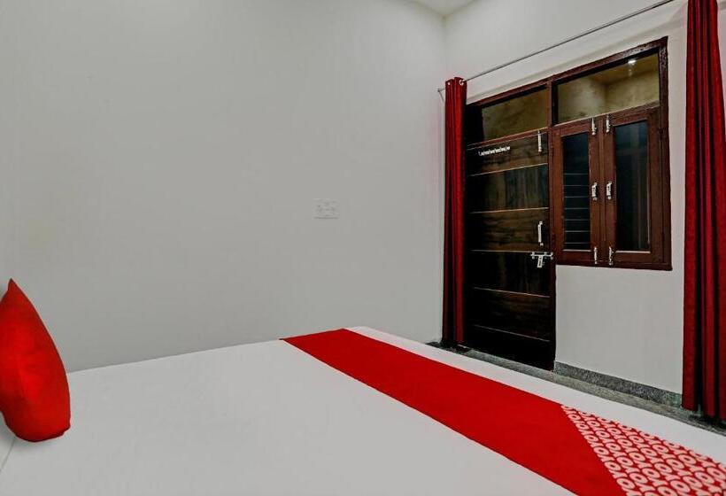 Отель Oyo Flagship The Crown Plaza